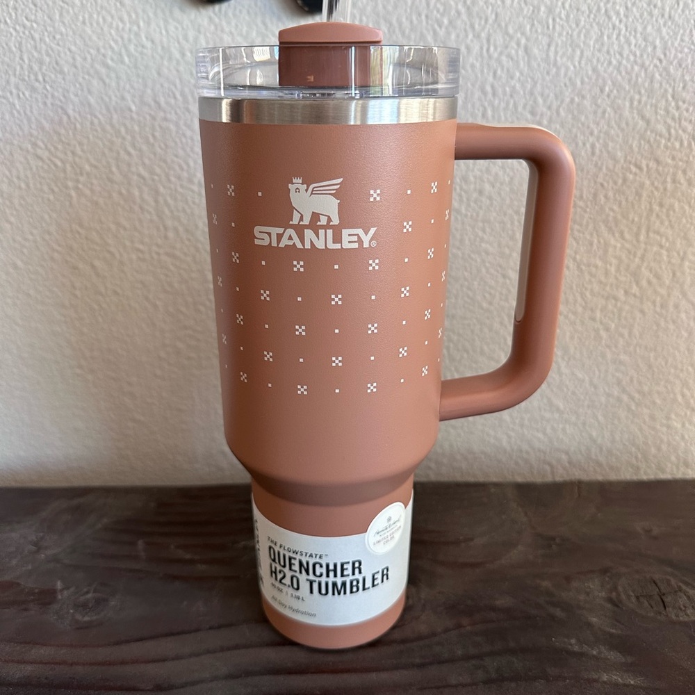 BRAND NEW!!! LIMITED EDITION COLOR BY HEARTH & HAND WITH MAGNOLIA!! DEEP CLAY